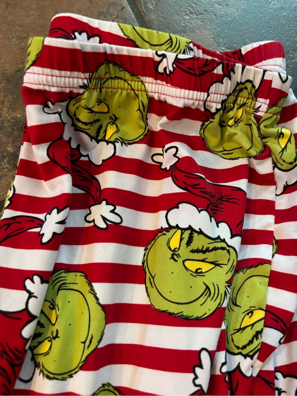 👏Dr. Seuss Red Grinch Holiday Pajama Set - Picture 2 of 4